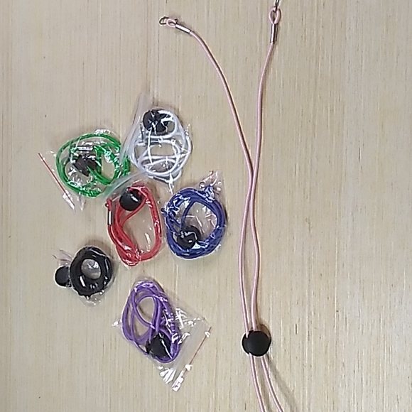 6 pcs kids lanyards for face masks in variety of colors. Adjustable strap - Picture 2 of 5